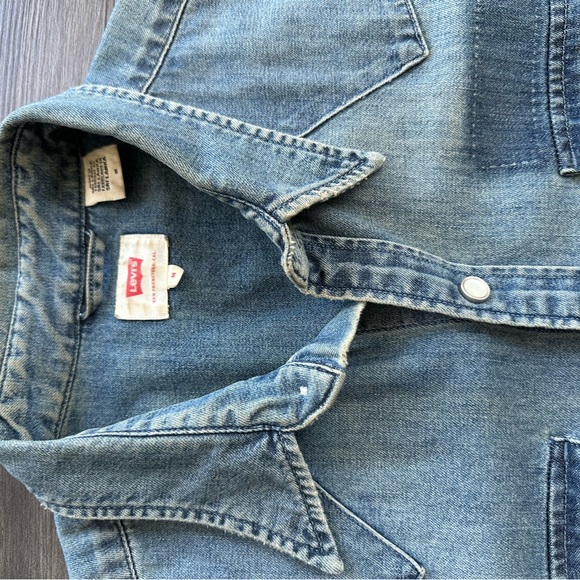 Levis denim shirt - Picture 2 of 2